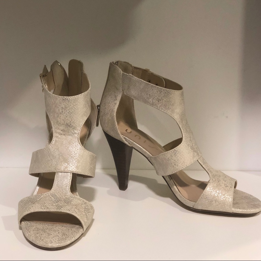 NWOT Unisa sandals